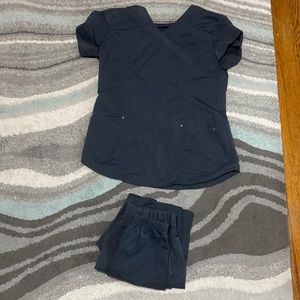 Gray, size smalll scrub set. Super comfy